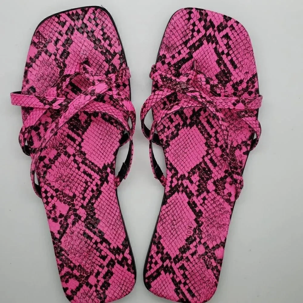 14th And Union Size 7 Hot Pink Snake Skin Flip Flop